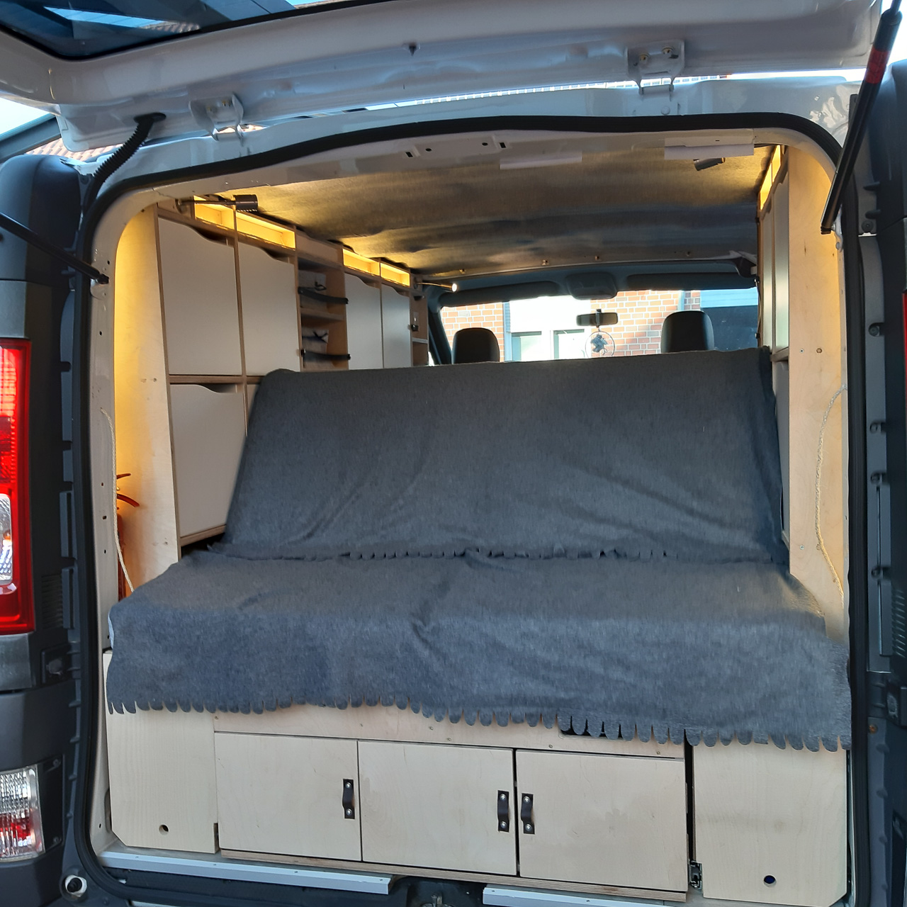 Decke mit Selbstklebefilz beziehen